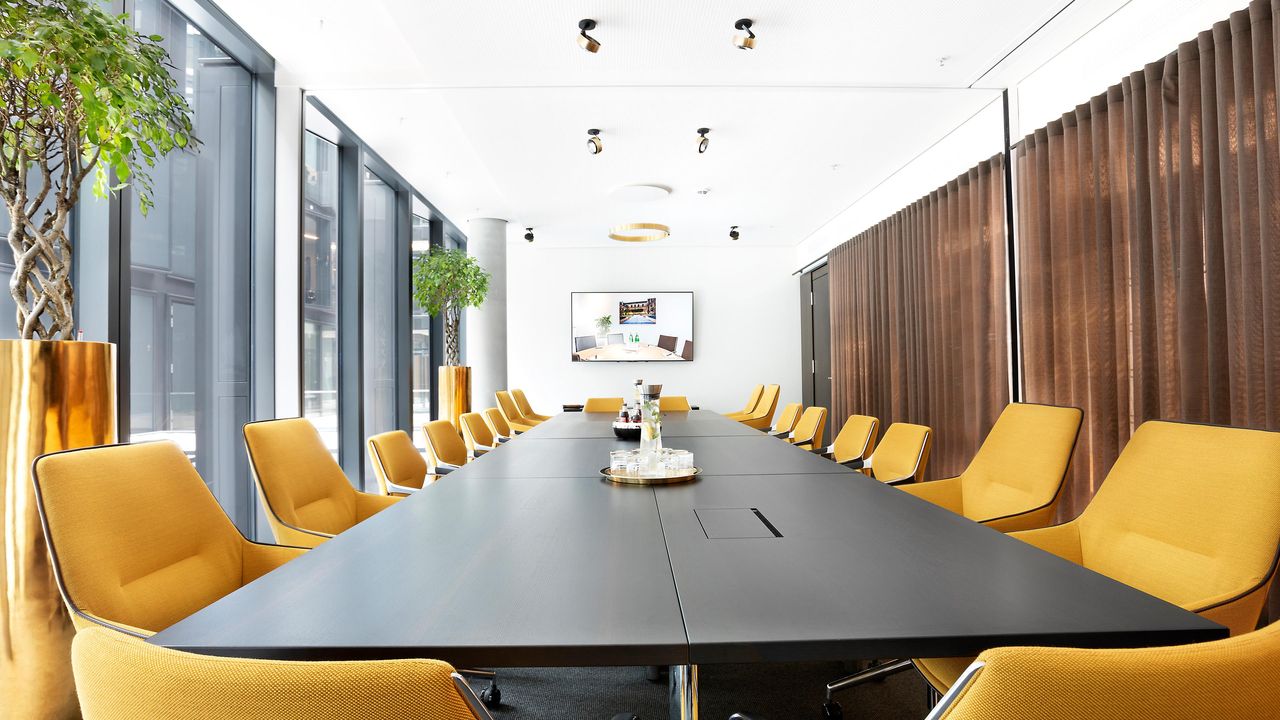 Hamburg Offsite Meeting Business Center Beatles image 2