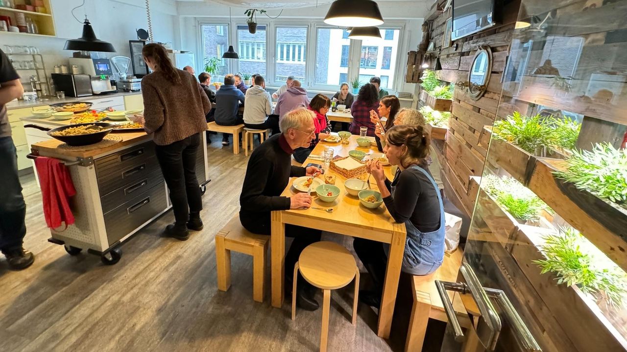 Hamburg  Kochstudio kitchen image 8