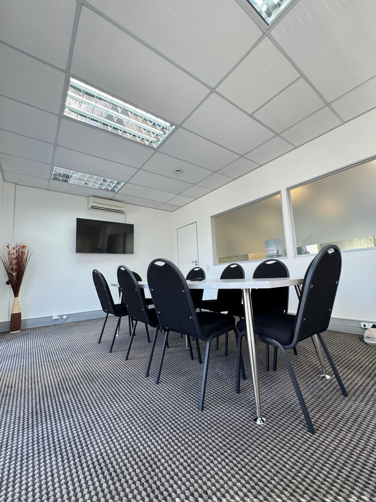 Cape Town  Boardroom Joy Damon image 6