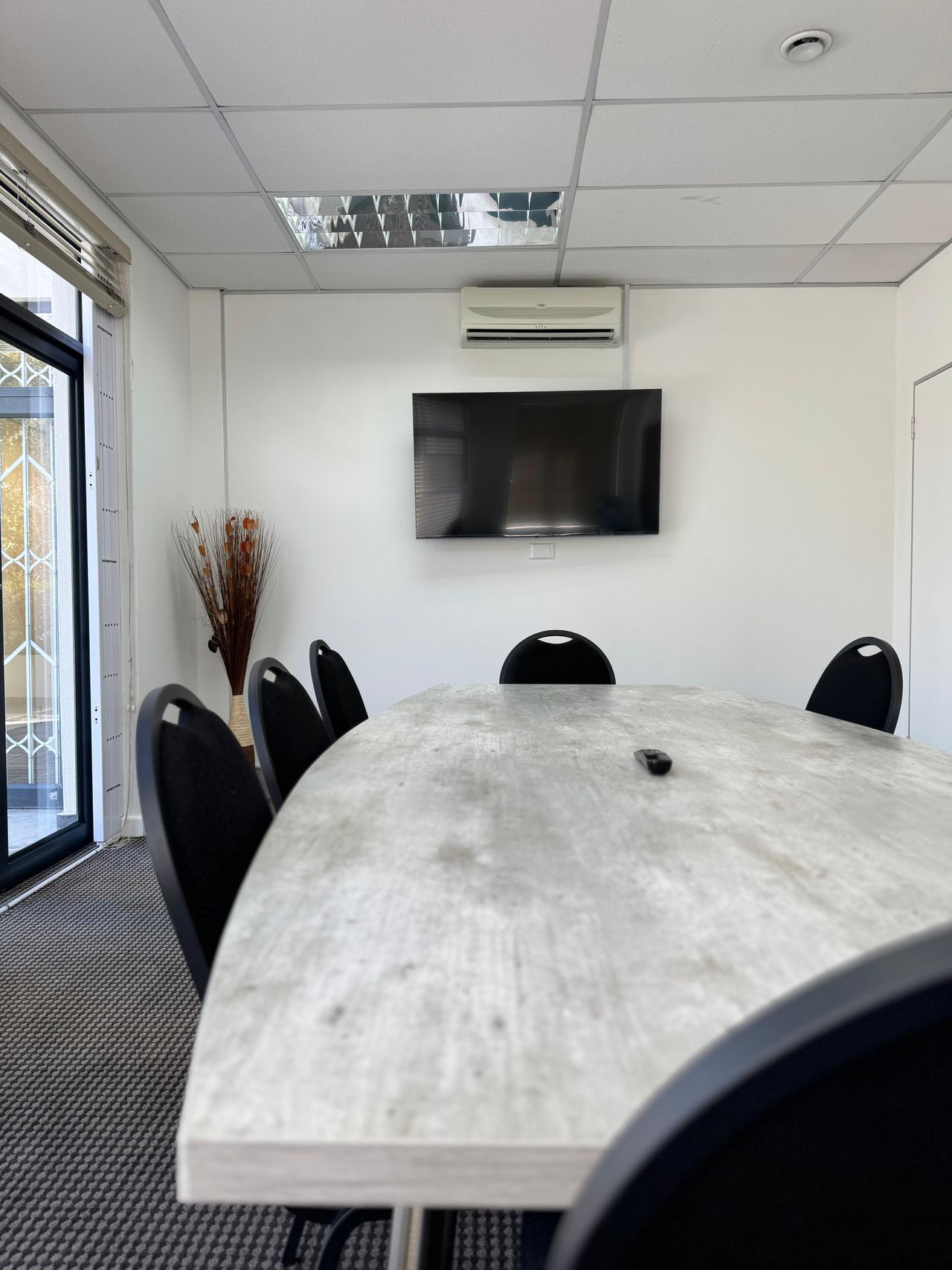 Cape Town  Boardroom Joy Damon image 5