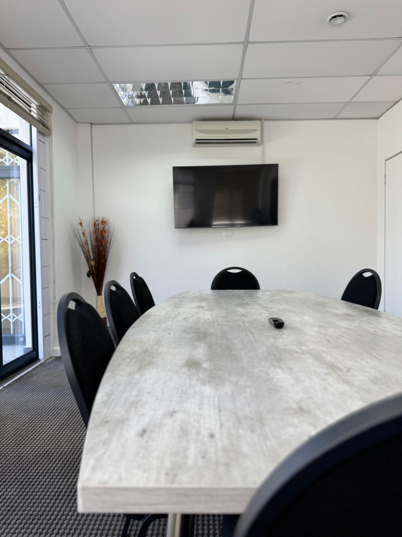 Cape Town  Boardroom Joy Damon image 4