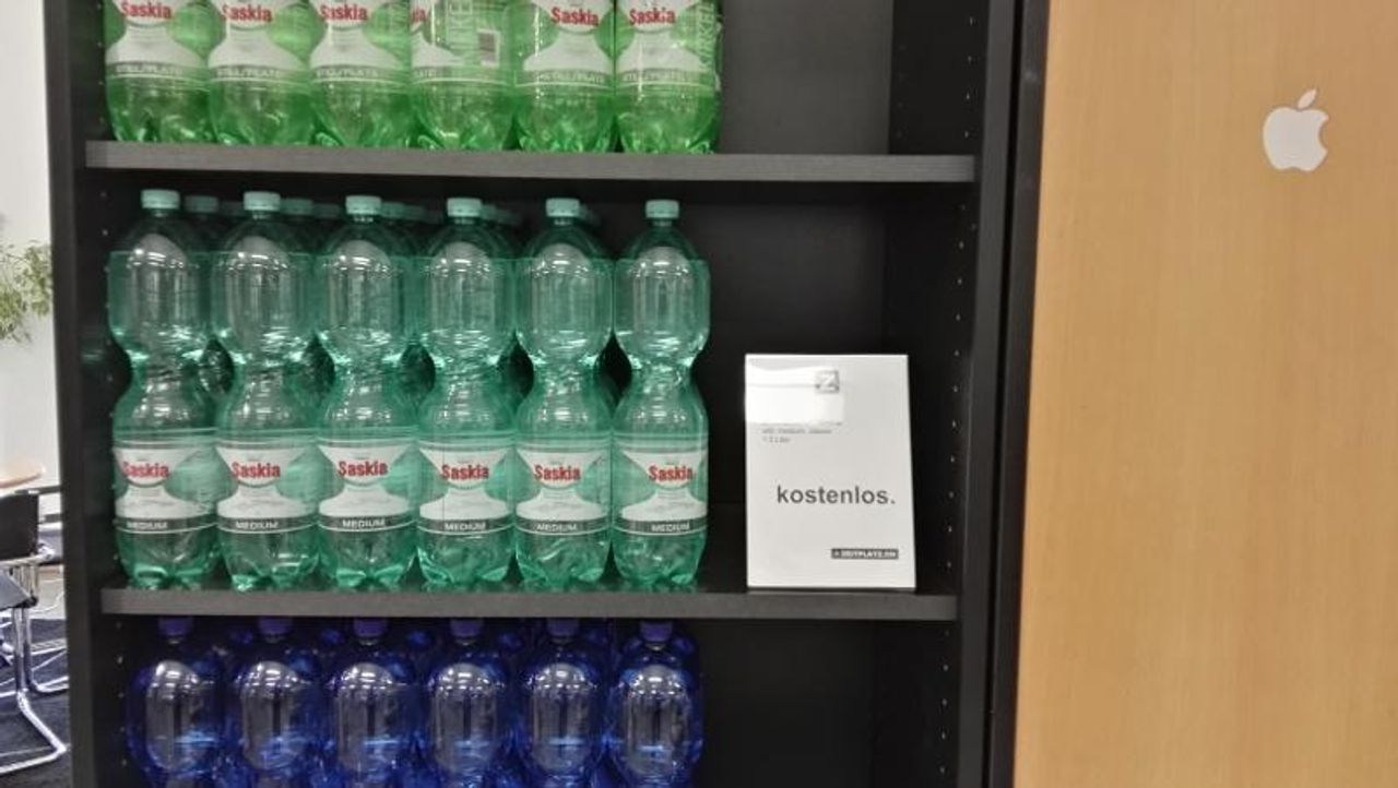 Rest of the World Coworking  Desk-Tagespass image 4