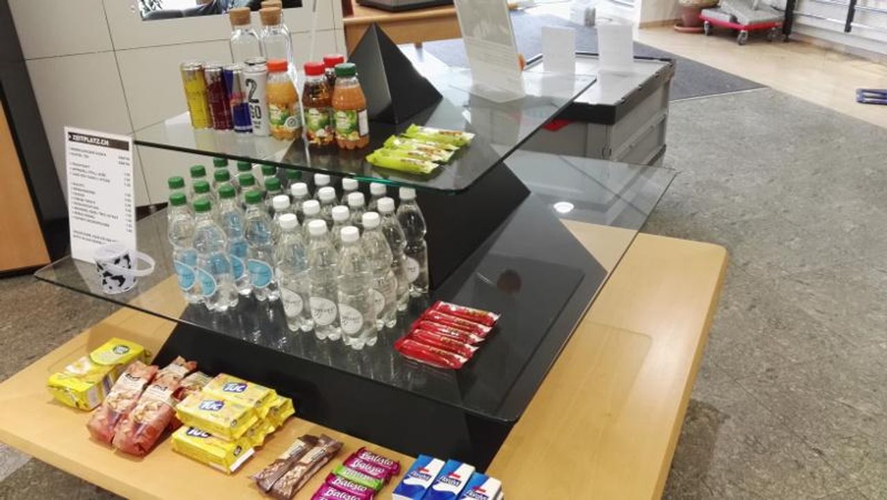 Rest of the World Coworking  Desk-Tagespass image 3