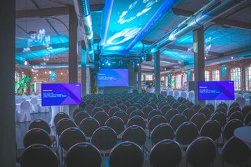 Leipzig  Konferenzräume Leuchtenbau Eventhalle image 0
