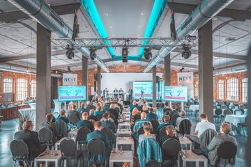 Leipzig  Konferenzräume Leuchtenbau Eventhalle image 2