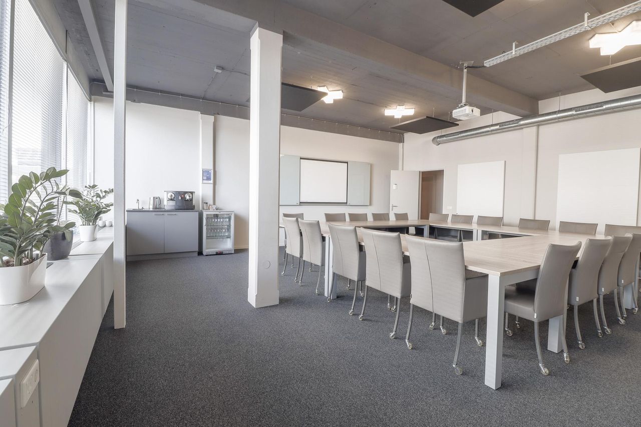 Rest van de wereld Bedrijfstraining Trainingsruimtes Meetingroom 2 (1e etage / te bereiken met lift op nr 2) image 1