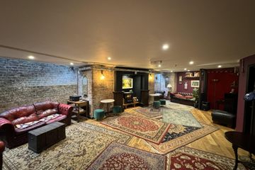 London  Bar Fidelio image 7