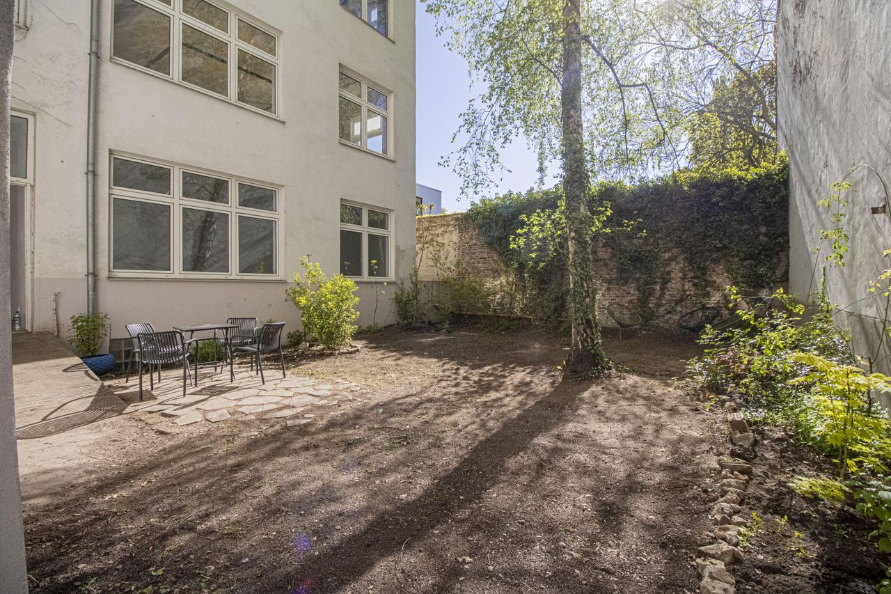 Berlin   Kreuzgarten image 0