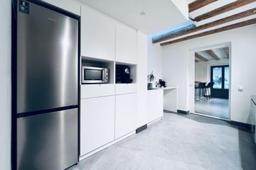 Barcelona Studio Multifunctional Fitting Room and Production Space image 8