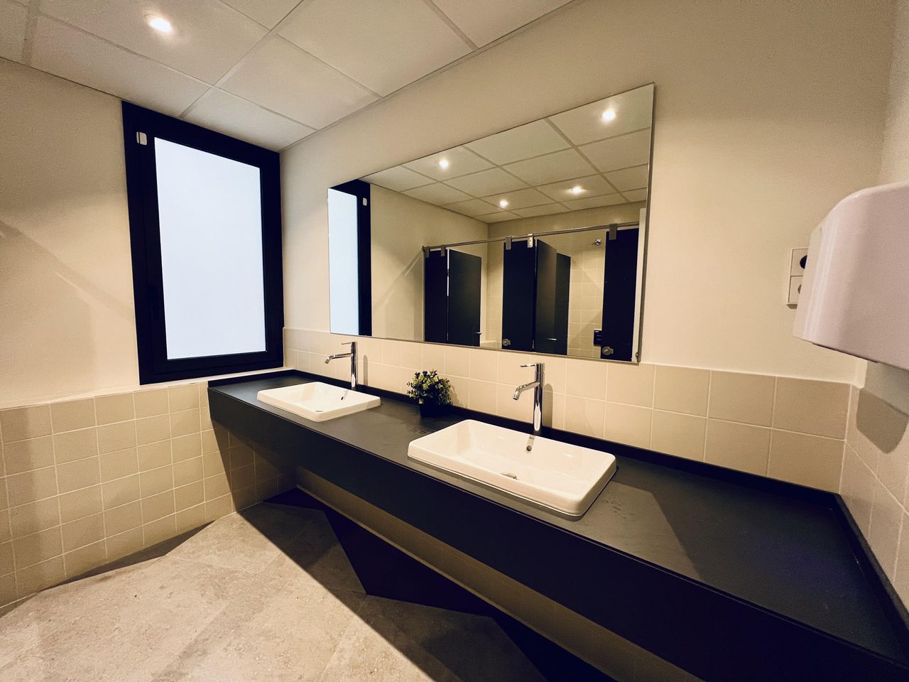 Barcelona  Studio Multifunctional Fitting Room and Production Space image 10