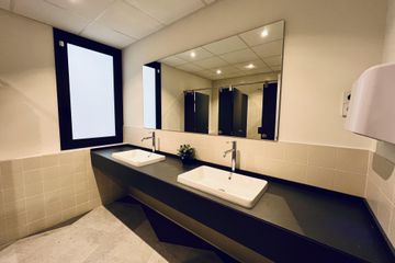 Barcelona Studio Multifunctional Fitting Room and Production Space image 10