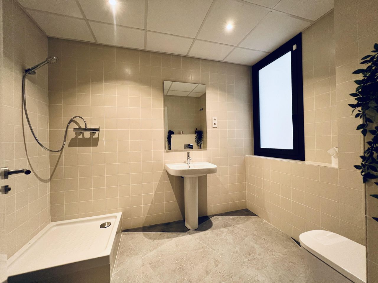 Barcelona  Studio Multifunctional Fitting Room and Production Space image 11