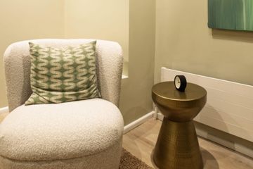 London  Consulting Room Olive Room image 0