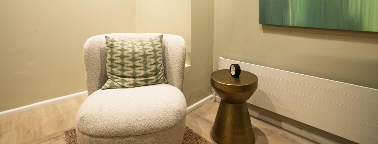 London  Consulting Room Olive Room image 0