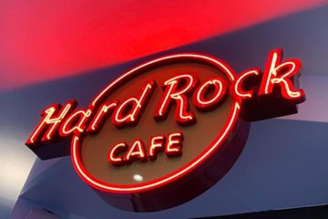 Berlin Christmas Party Cafe Rockige Location mit Kult-Status image 9