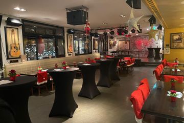 Berlin Christmas Party Cafe Rockige Location mit Kult-Status image 7