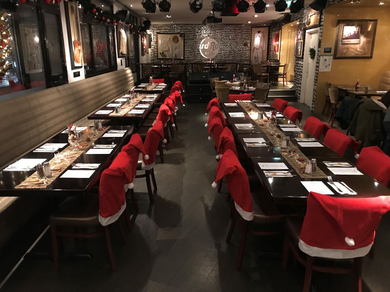 Berlin Christmas Party Cafe Rockige Location mit Kult-Status image 12