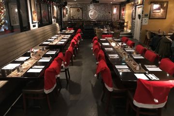 Berlin Christmas Party Cafe Rockige Location mit Kult-Status image 12
