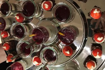 Berlin Christmas Party Cafe Rockige Location mit Kult-Status image 11