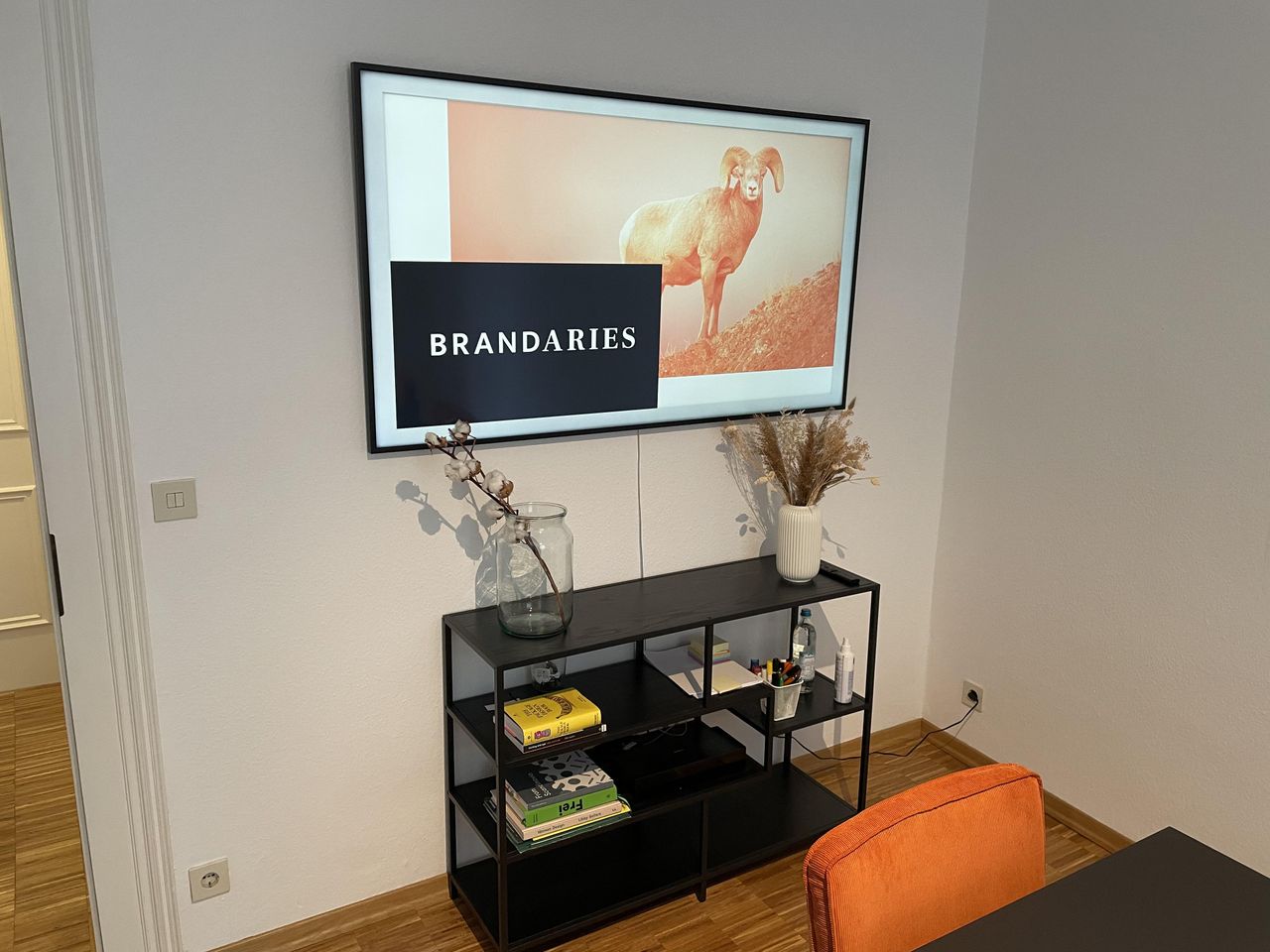 Munich  Meeting room Stilvoller Meetingraum mit 8 Plätzen image 6