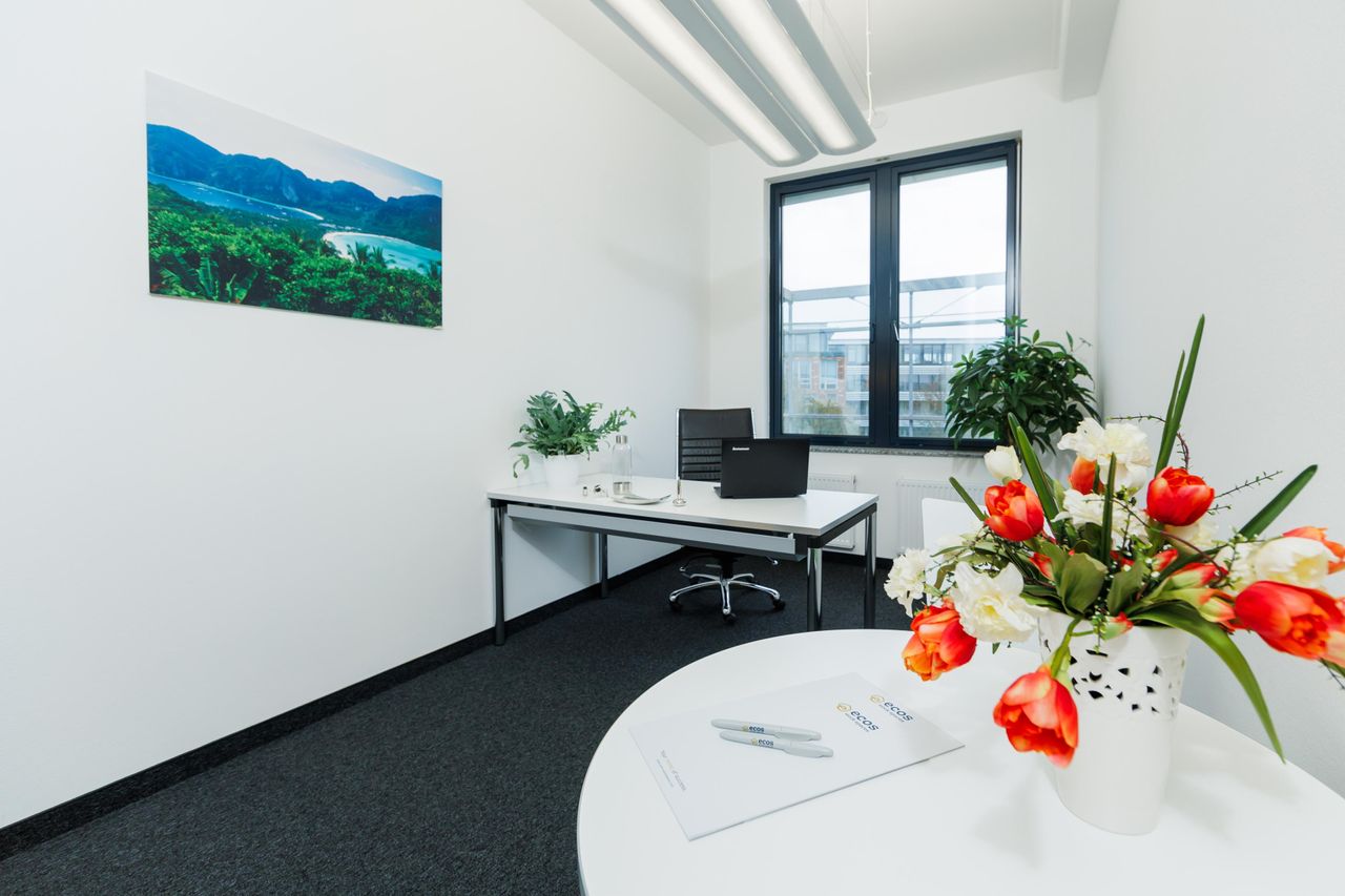 München Kundengespräch Büroräume Kleines Traum-Büro nach Maß in München-City image 4