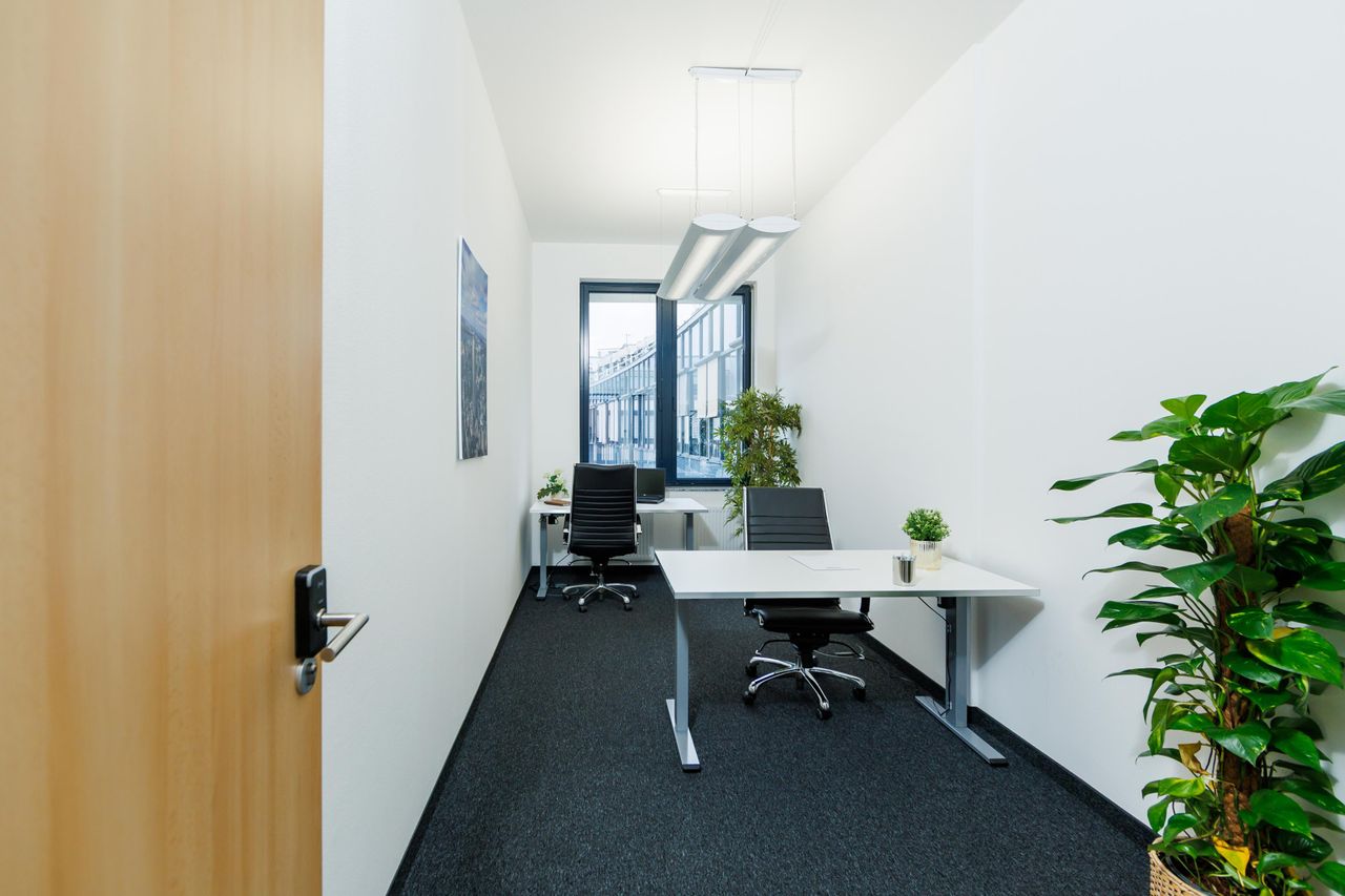 München Kundengespräch Büroräume Kleines Traum-Büro nach Maß in München-City image 16