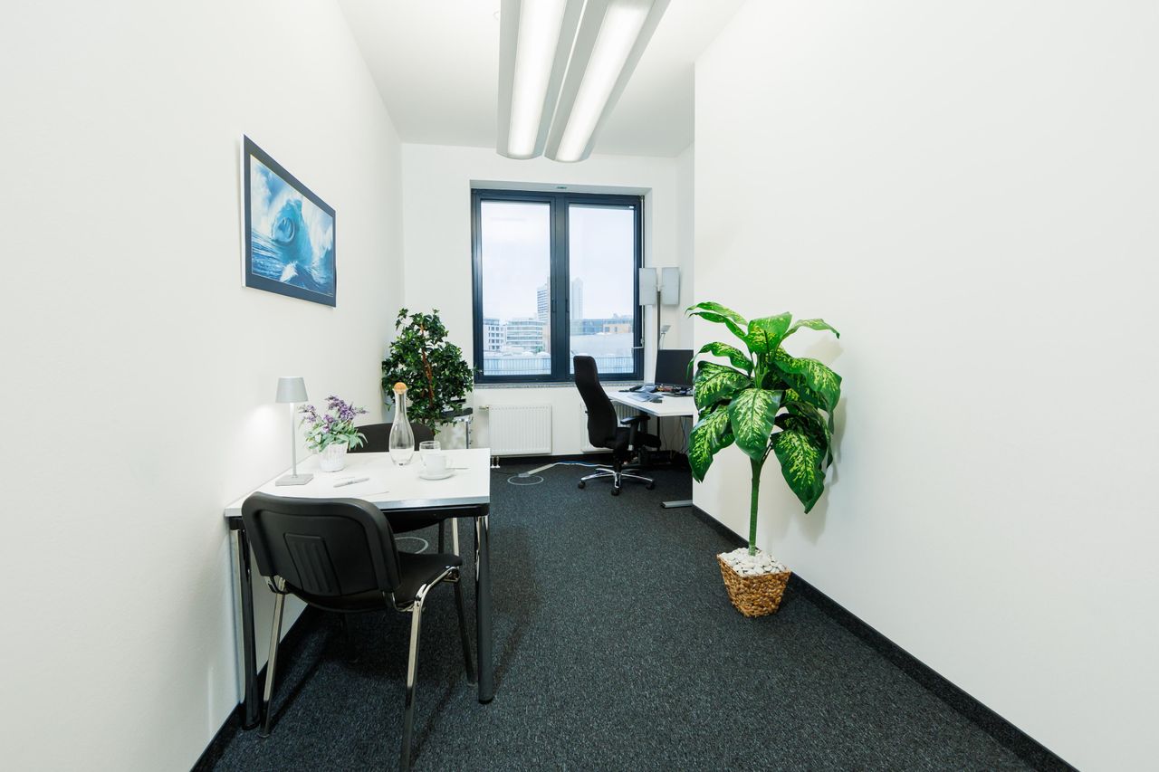 München Kundengespräch Büroräume Kleines Traum-Büro nach Maß in München-City image 6