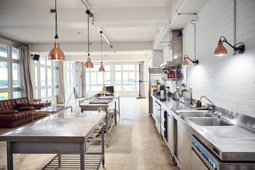 Zürich Photostudio NEON Studio image 5