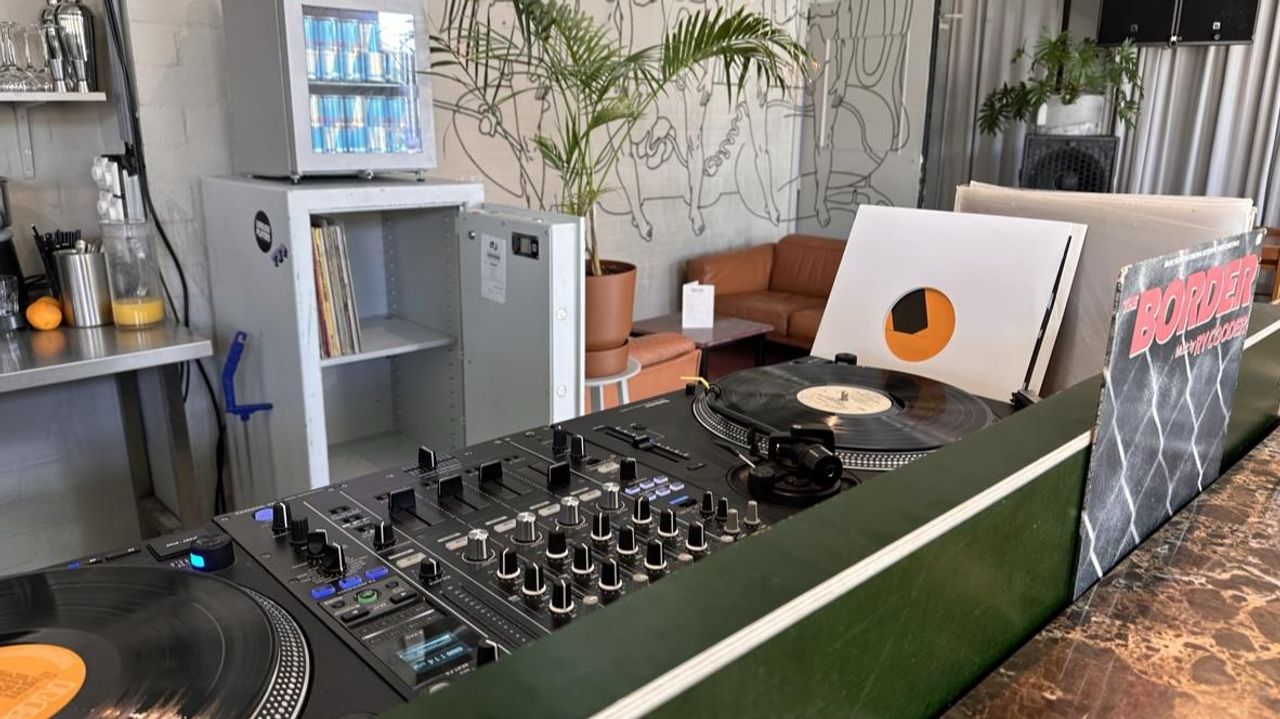 Amsterdam  Restaurant Main Bar / Restaurant Space image 11