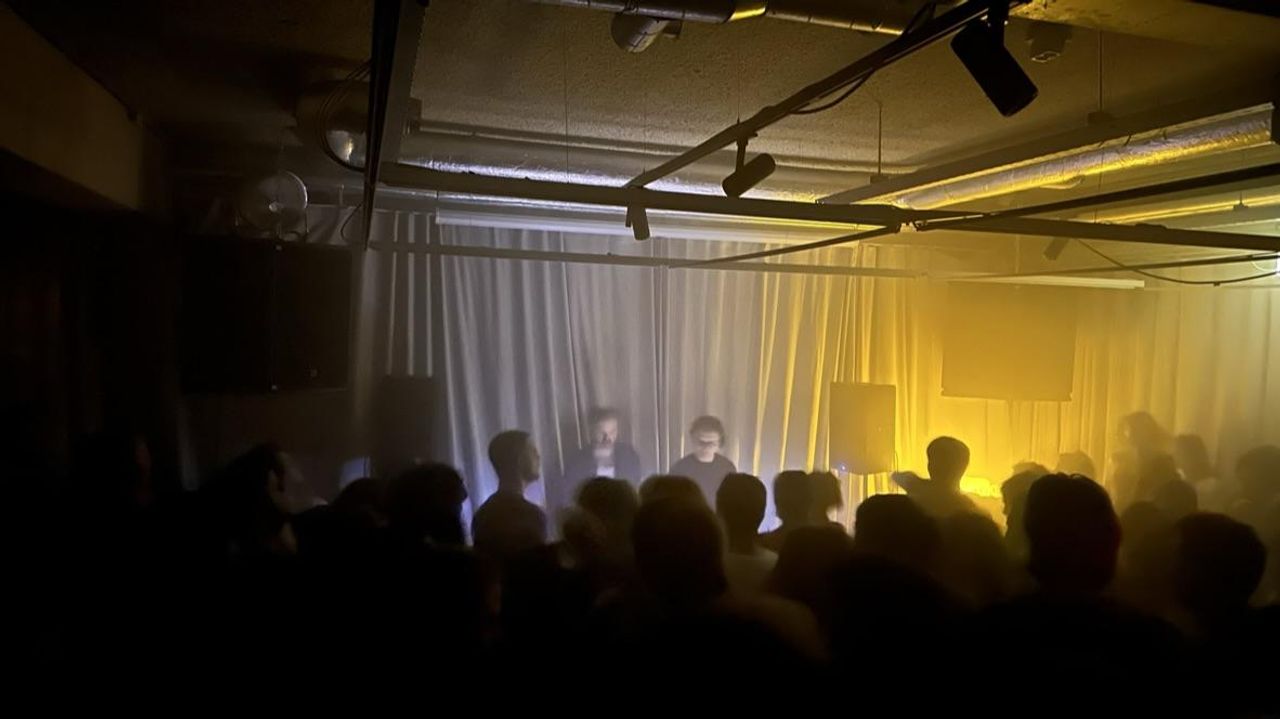 Amsterdam  Restaurant Main Bar / Restaurant Space image 10