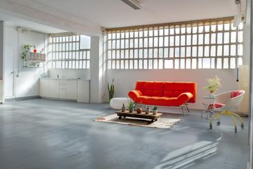 Barcelona Loft Minimal Loft in Marina image 0