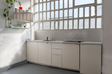 Barcelona Loft Minimal Loft in Marina image 3