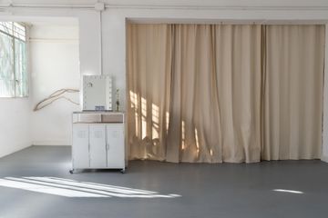 Barcelona Loft Minimal Loft in Marina image 4