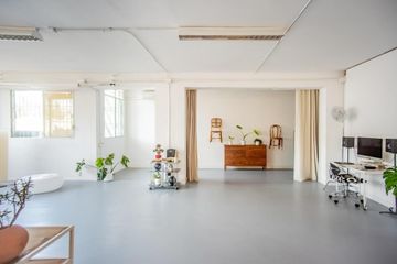 Barcelona Loft Minimal Loft in Marina image 2