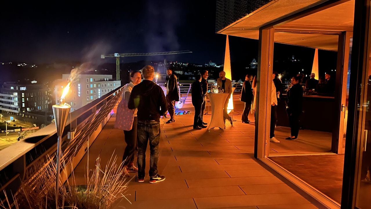 Tübingen  Meetingräume SKYBAR - Dachterrasse Westspitze image 1