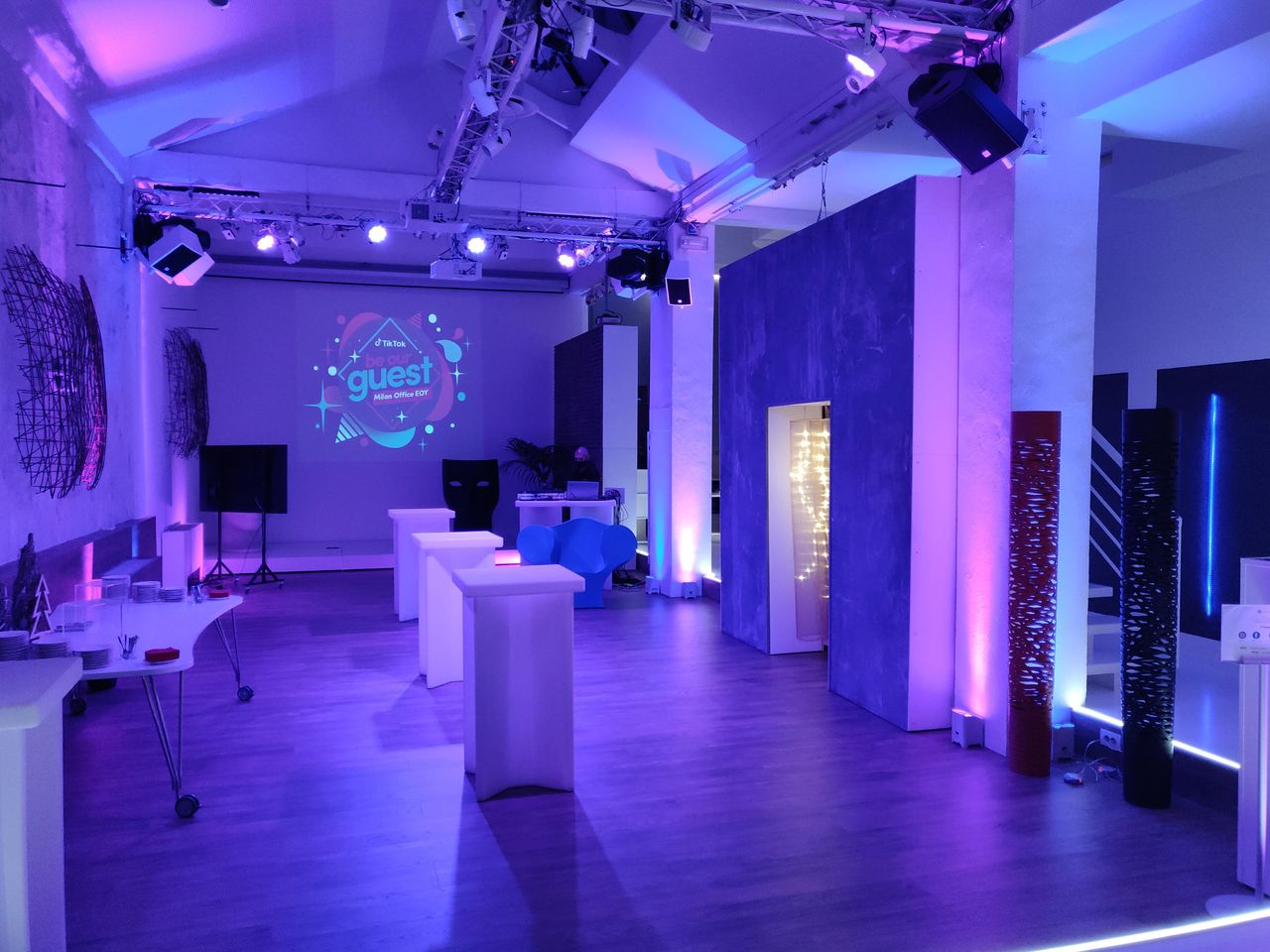 Milan Team Meeting Meeting room Light Space image 15