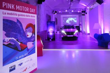 Milan Team Meeting Meeting room Light Space image 14