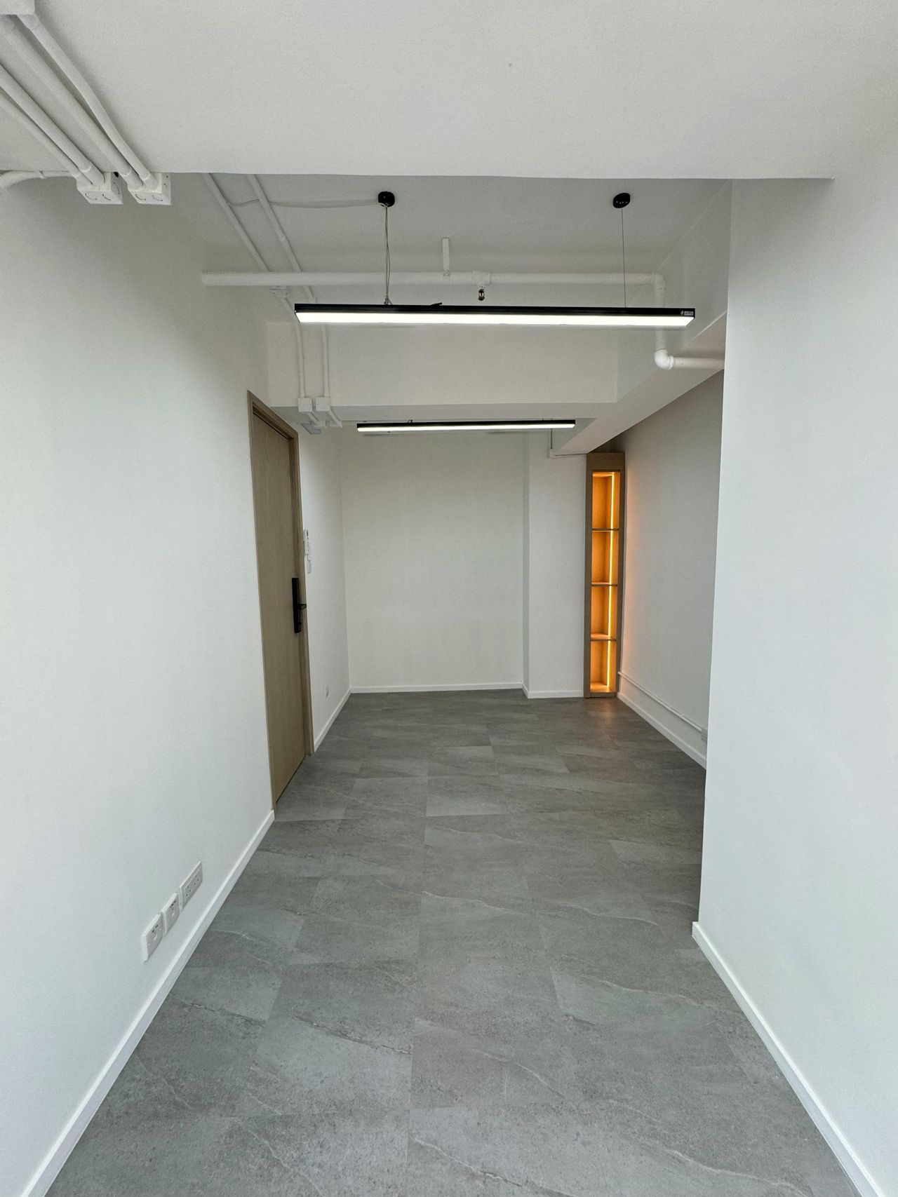 Hongkong  Coworking spaces PRIVATE OFFICE IN MONG KOK (ROOM E) image 5