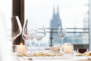 Köln seminar rooms Dachterrasse 35m Höhe mit Catedral-Ansicht image 1