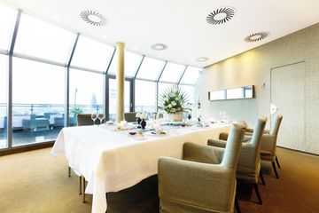Köln seminar rooms Dachterrasse 35m Höhe mit Catedral-Ansicht image 0