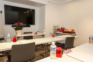 Paris training rooms Meeting room MONET image 2