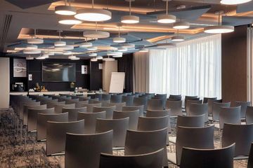 Paris corporate event spaces Auditorium Hampton By Hilton Clichy image 0