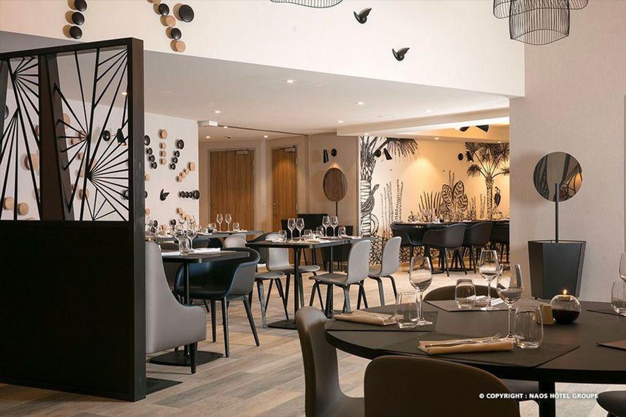 Paris corporate event spaces Auditorium Hampton By Hilton Clichy image 18