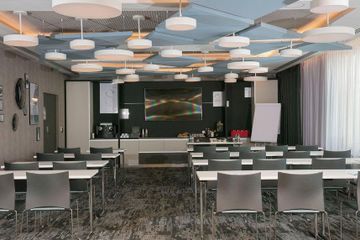 Paris corporate event spaces Auditorium Hampton By Hilton Clichy image 1