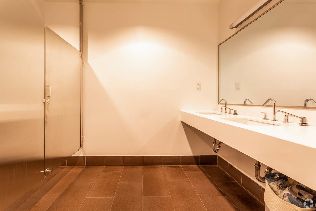 NYC workshop spaces Coworking space Large office space image 17