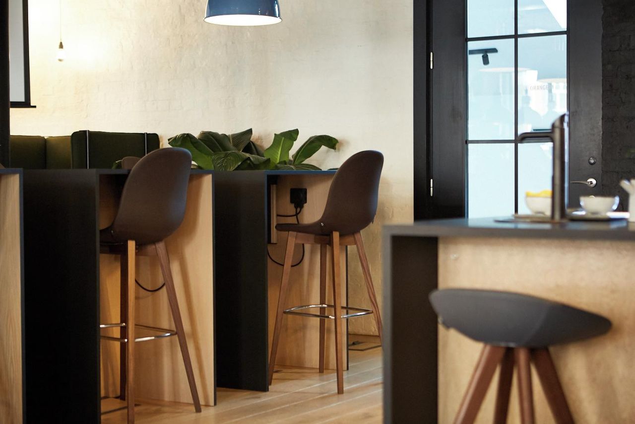 London workshop spaces Cafe Cafe Lounge image 5