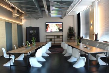 Nuremberg training rooms Meeting room 100 m² light-flooded loft image 5