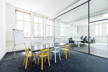 Rest of the World Kundengespräch Meetingraum image 2