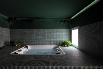 Madrid  Unusual venue 2060 Spa image 0