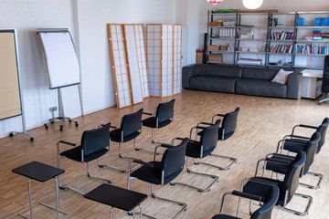 Berlin training rooms Coworking Space Conference room image 3